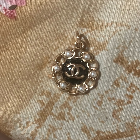 Chanel charm - Picture 1 of 3